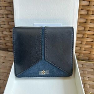 Stella & Dot Covet Highline Wallet – Black/Navy, Brand New in Box